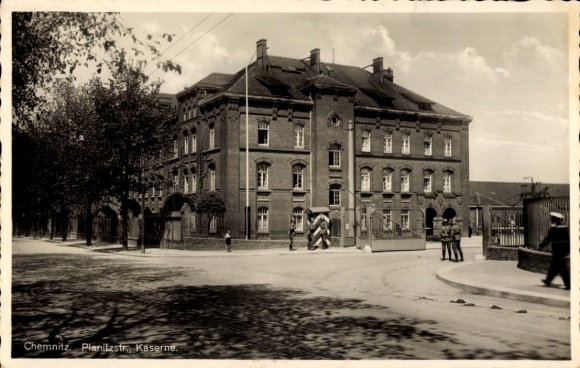 Ak Chemnitz in Sachsen, Kaserne,  Gebäude, Bäume, Straße