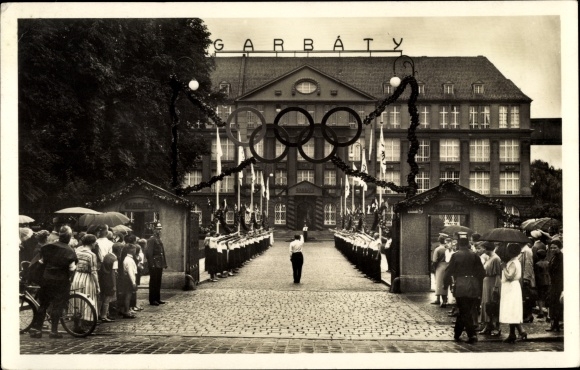 Ak Berlin Pankow, Zigarettenfabrik Garbaty, Festschmuck zu den Olympischen Spielen, Deutscher Gruß