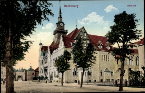 Postcard Bückeburg in the district of Schaumburg, street section at the town hall