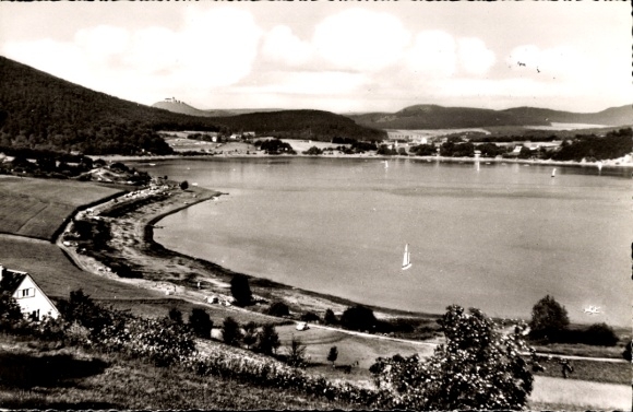 KP Waldeck am Edersee Hesja, krajobraz jeziora, plaża, obóz namiotowy