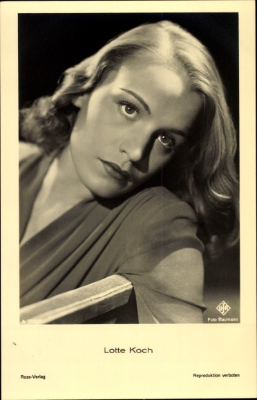 Postcard actress Lotte Koch, portrait