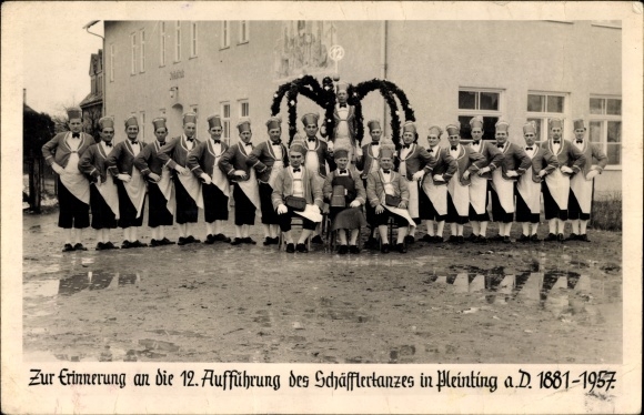 Foto Ak Pleinting Vilshofen an der Donau Kreis Passau, 12. Aufführung des Schäfflertanzes 1957