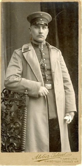 CdV Hamburg, Offizier in Uniform, Portrait